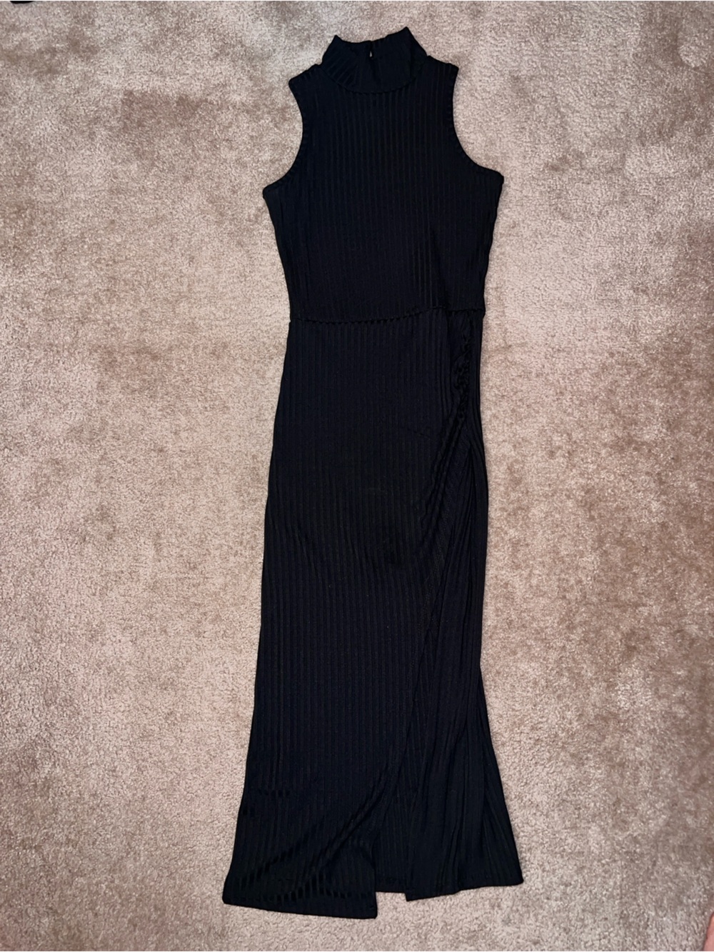Women’s fitted black ribbed dress